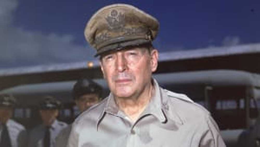 SwashVillage | Douglas MacArthur Biografía