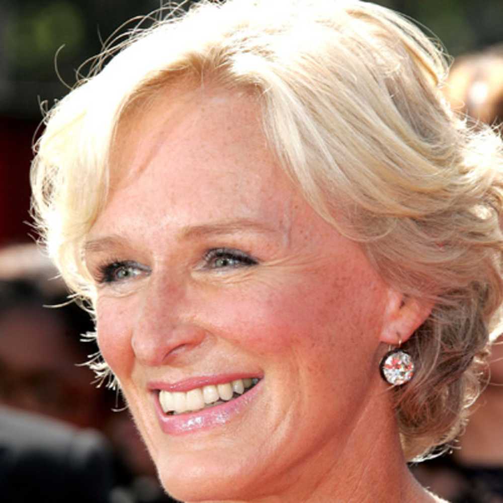 SwashVillage Glenn Close Biografía