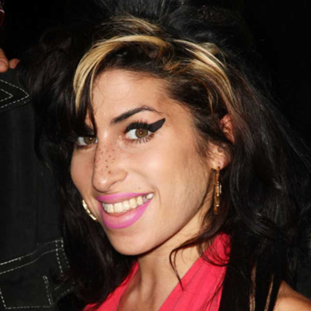 SwashVillage | Amy Winehouse Biographie