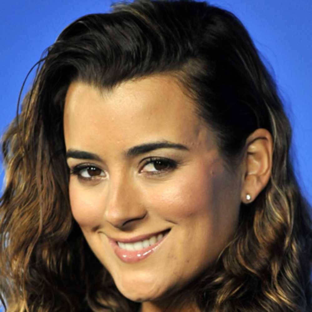 SwashVillage | Biografia di Cote de Pablo